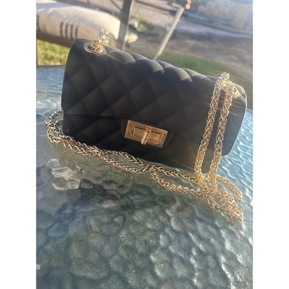 Perfect Image New York Black Quilted Crossbody Bag - Picture 1 of 3